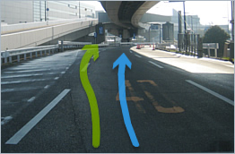 〈情通ビル用搬入車両〉緑の動線「第2ターミナル到着・第3ターミナル方面」を進みますとすぐに「北管理地区」へ進む左側の道がありますので、左側 (緑の動線) にて敷地内にお進みください。〈搬入以外の車両〉青の動線「第2ターミナル到着・第3ターミナル方面」を青の動線に沿って右側へお進みください。